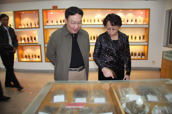 广州市质监局梁建清局长到王老吉调研