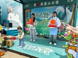 图片包含 室内, 小孩, 男孩, 年轻描述已自动生成
