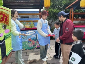 小孩们在街道上中度可信度描述已自动生成