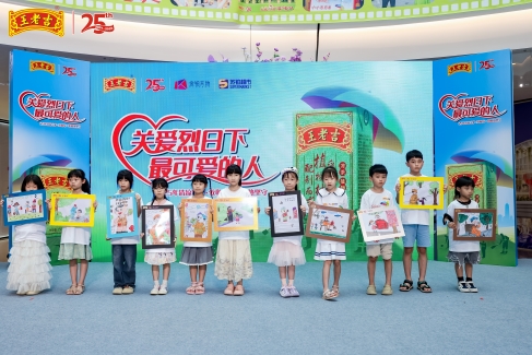 小志愿者送画