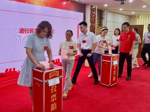 C:\Users\wlj-maixx\Desktop\20250729 双代会\微信图片_2025072911550626.jpg